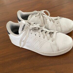 Adidas white casual sneaker (8.5 womens)